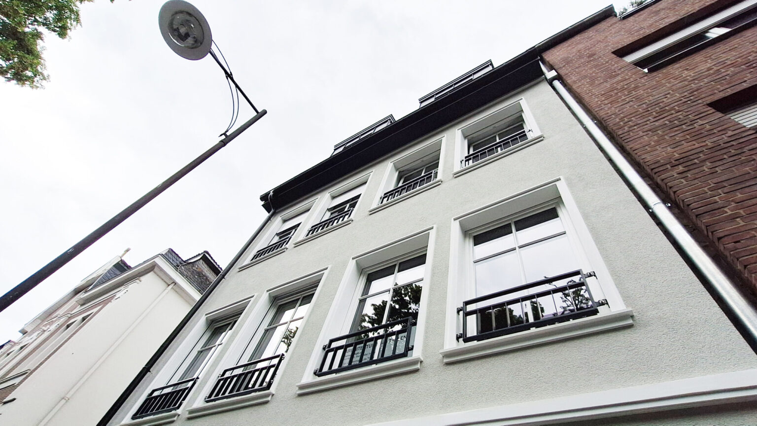 Das Haus Burgring 17 passt sich nahtlos ein ins Straßen-bild am Kempener Altstadtring.